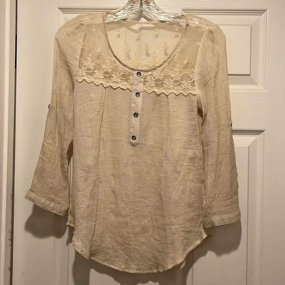 Juniors off white/cream top